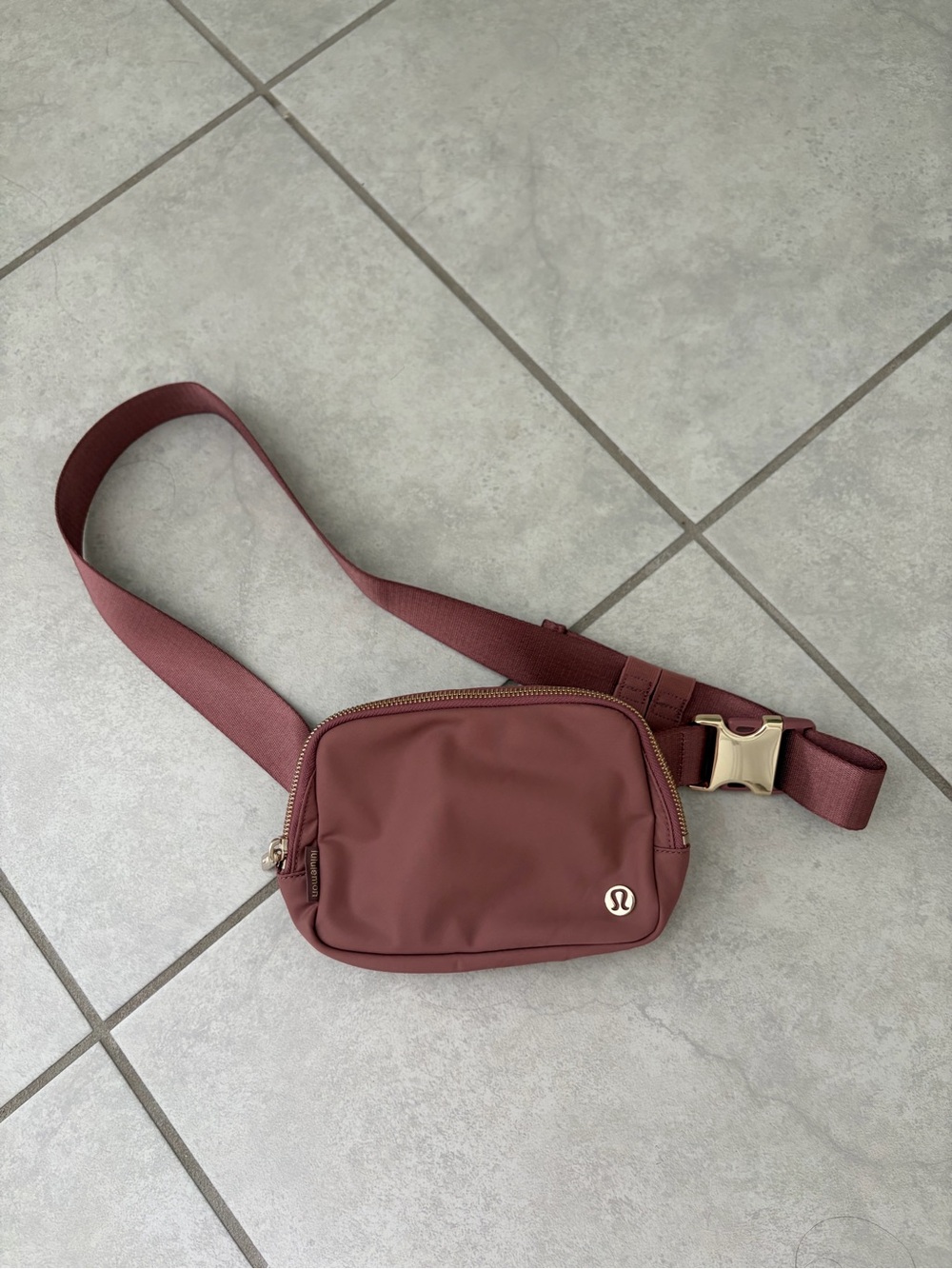 lululemon Everywhere Belt Bag Spiced Chai and Gold